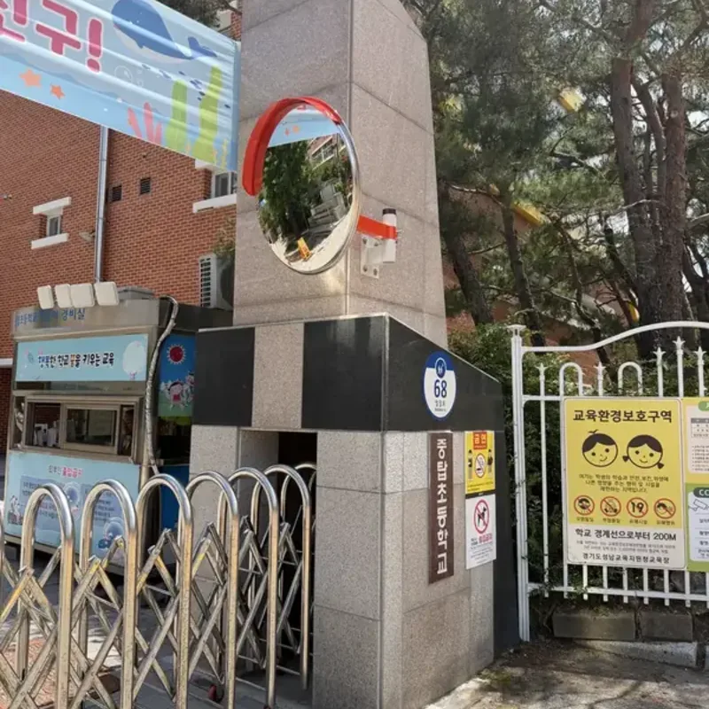 사각지대 반사경 출입구 기둥 반사경 설치 시공 후 올곧 시공 사례