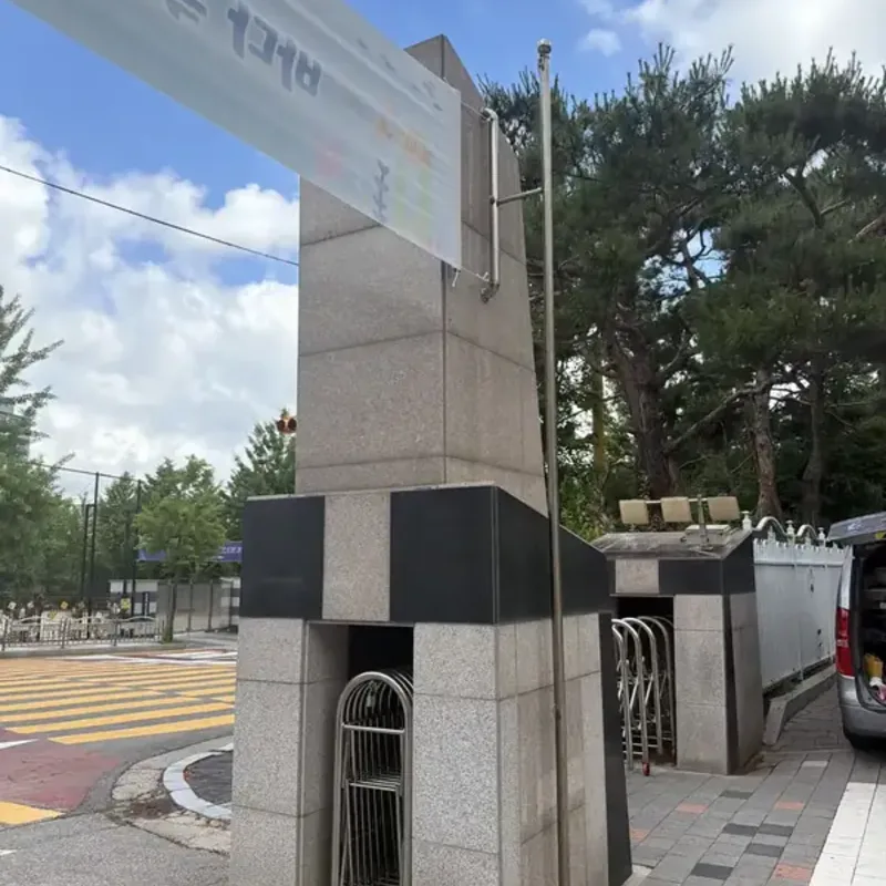 사각지대 반사경 출입구 기둥 반사경 설치 시공 전 올곧 시공 사례