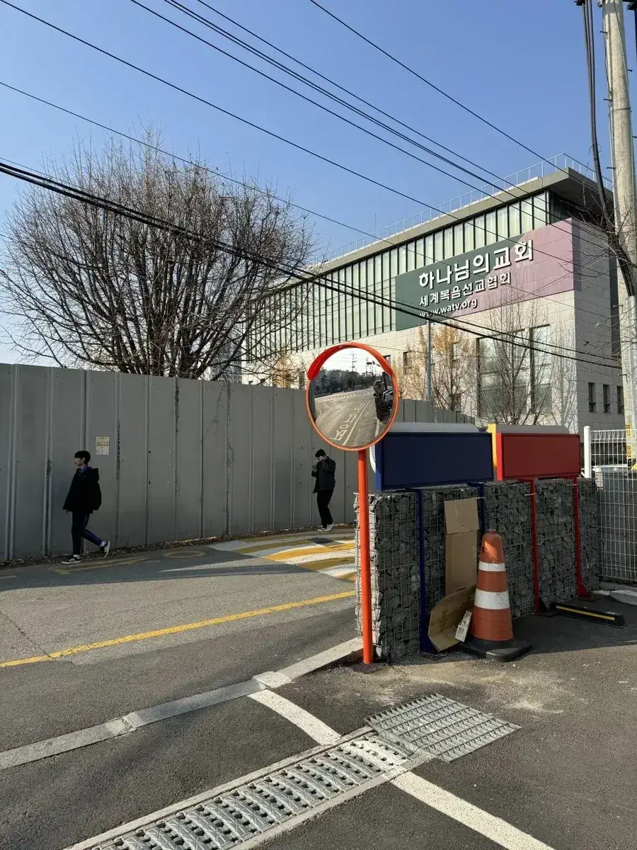 이면도로 골목길 반사경 설치 현장 올곧 시공 사례